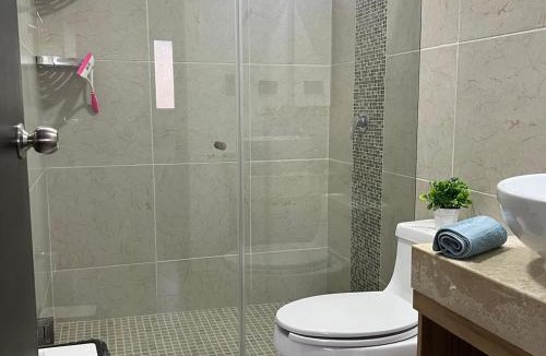 Jacinto Pat Apartment | Modern 2BR 2BA Workspace Wifi Pools 24x7 Sec