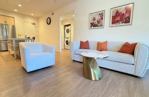 Lake Forest House | Modern 2BR Escape w/Pool Near Irvine Spectrum