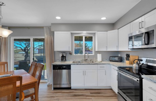 Limberlost House | Modern 3BR House w/Fast WiFi & Large Backyard