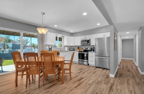 Limberlost House | Modern 3BR House w/Fast WiFi & Large Backyard