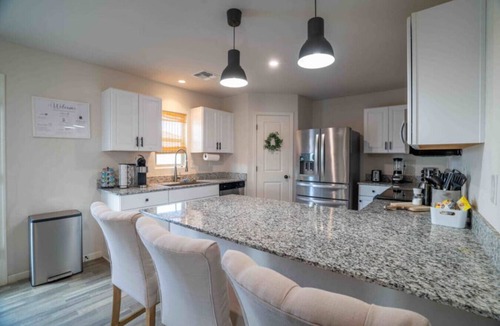 Casa Grande House | Modern 4BR home in Casa Grande 65 inch TV