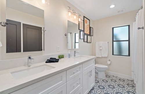 Raskin Estates House | Modern 4BR Home with Pool & Game Room