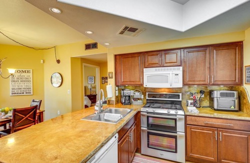Maryvale Condo | Modern Condo Near Stadiums & Westgate Fun