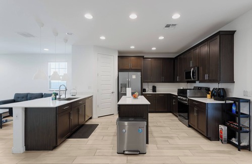 South Mountain House | Modern Desert Home–Great for Families & Groups, Near Golf, Hiking & City Fun