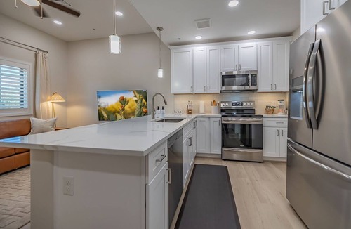 Tucson Condo | Modern Desert Retreat Walk to Dining & Shopping Near Scenic Hikes & Trails