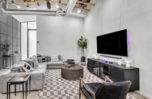 Hy-view House | Modern Industrial-Near Old Town