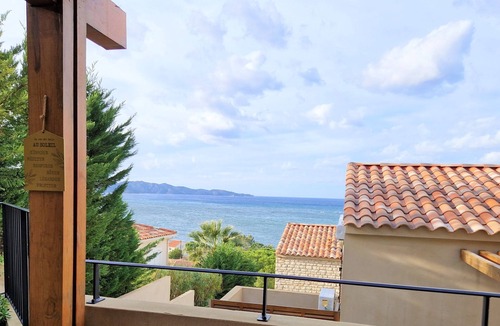 Saint-Florent House | Modern mini villa with seafront terrace next to the beach