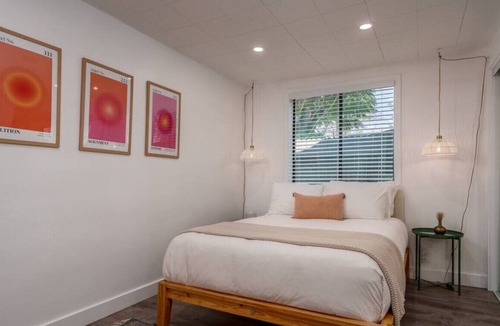Cottonwood House | Modern Old Town 2BR + Office | Walk to Town & Wine