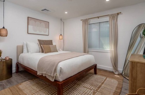 Cottonwood House | Modern Old Town 2BR + Office | Walk to Town & Wine