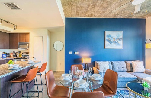 Evans Churchill Apartment | Modern PHX Apt w/Pool, Gym, Balcony + W/D