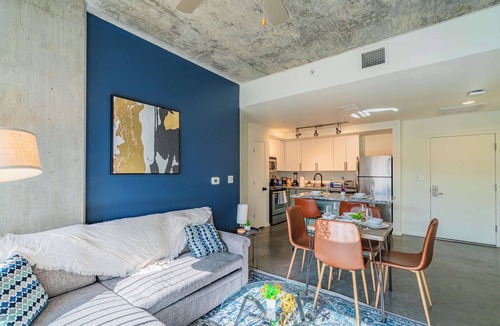 Evans Churchill Apartment | Modern PHX Downtown Apt w/Balcony, Pool, Gym, PKG