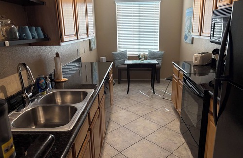 Deer Valley Condo | Modern Resort Condo, Pools, hot tubs, quiet, not on street, near both 101/I-17,