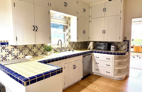 Tucson House | Modern Spanish Colonial home Pool & Hot tub