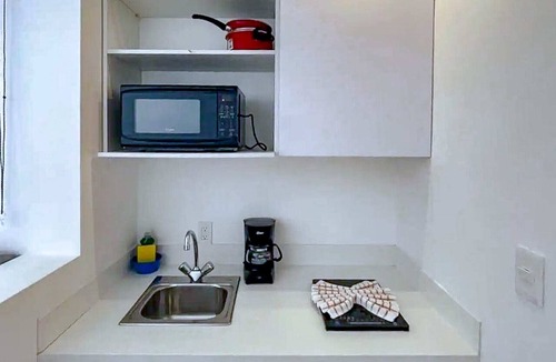 Zazil-ha Apartment | Modern Stay - Rooftop Pool - Walk to Beach & 5th