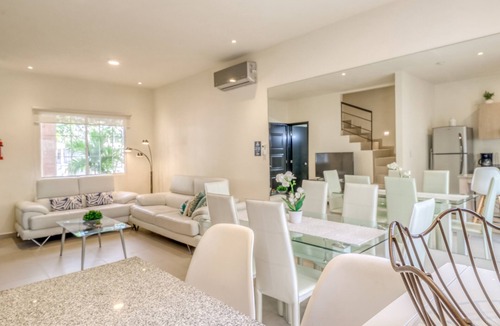 Puerto Juarez Villa | Modern villa in a quiet location with strong WiFi, AC, pool & garden