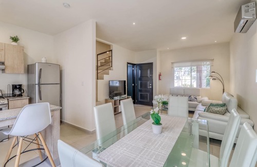 Puerto Juarez Villa | Modern villa in a quiet location with strong WiFi, AC, pool & garden