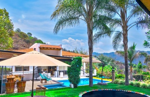 El Santuario House | Modern villa with fantastic view of the lake