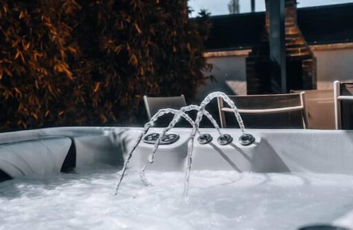 Le Thor Villa | Modern villa with Jacuzzi near Avignon