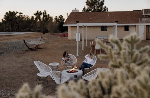 Yucca Valley House | Mojave Moon Group Retreat, Pool, Spa, Pickleball