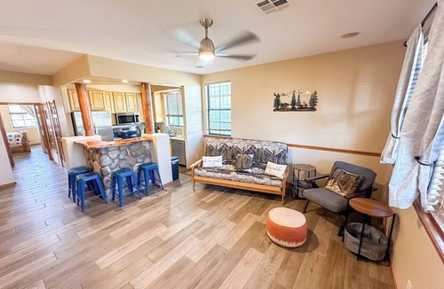 Heber Condo | Monthly Rental-all Year | Spacious Cabin Vibe Condo | Wild Mustangs nearby Nat'l