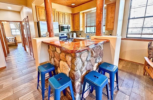 Heber Condo | Monthly Rental-all Year | Spacious Cabin Vibe Condo | Wild Mustangs nearby Nat'l