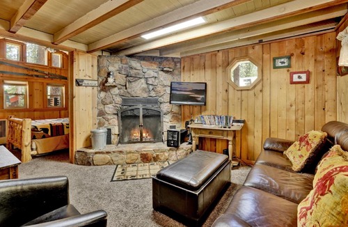 Summit Estates Ski Chalet | Moonridge R n R- Cozy Single Level Central Chalet Home