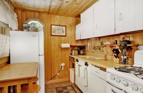 Summit Estates Ski Chalet | Moonridge R n R- Cozy Single Level Central Chalet Home