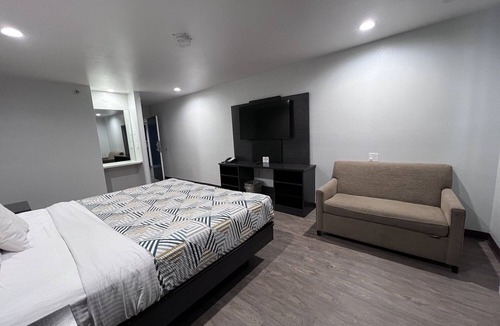Bullhead City Hotel | Motel 6 Bullhead City, AZ