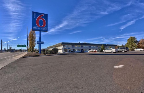 Flagstaff Hotel | Motel 6-Flagstaff, AZ - Butler