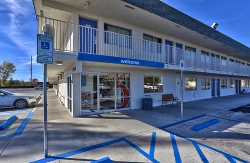 Flagstaff Hotel | Motel 6-Flagstaff, AZ - Butler