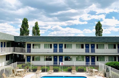 Flagstaff Hotel | Motel 6-Flagstaff, AZ - Butler