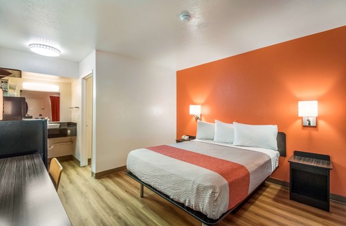Youngtown Hotel | Motel 6 Youngtown, AZ - Phoenix - Sun City