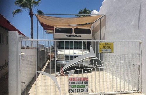 Cabo Bello House | Motorhome with spacious amenities outside