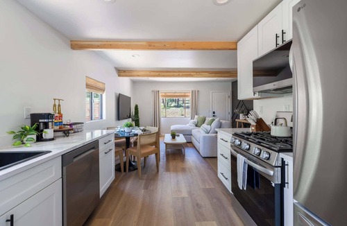 Flagstaff House | Mountain Magnolia with Hot Tub