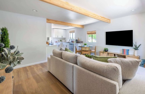 Flagstaff House | Mountain Magnolia with Hot Tub