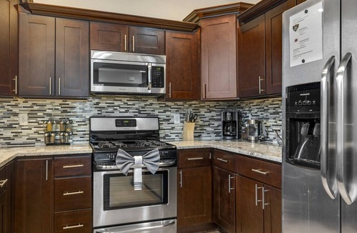 Flagstaff House | Mountain Peaks Getaway | 4BR/4BA | Pet-Friendly | Central AC | Near Downtown & Trails