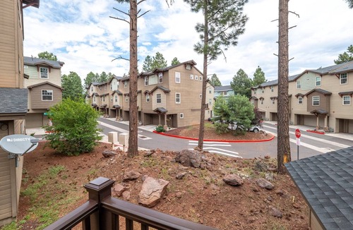 Flagstaff House | Mountain Peaks Getaway | 4BR/4BA | Pet-Friendly | Central AC | Near Downtown & Trails