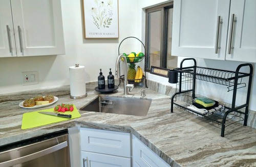 Flagstaff Villa | Mountain View Retreat ~Deck +grill! ~Jacuzzi Tub!