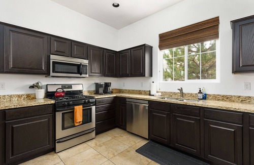 Flagstaff House | Mountain View with Hot Tub/AC nestled in the pines