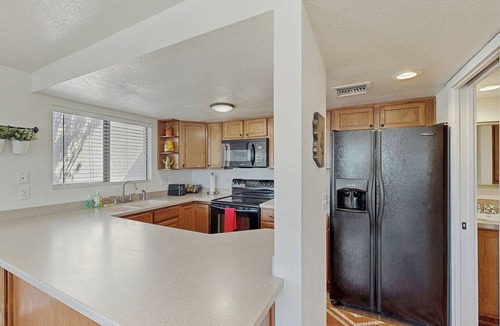 Tucson Condo | Mtn-View Condo w/Resort Amenities in Tucson!