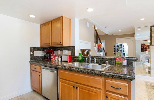 Downtown Apartment | Multi-level 2br-fast Wifi-free Parking -cm-1