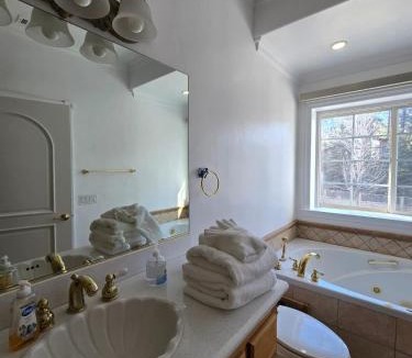 Summit Estates Hotel | Munguia Summit Camp Modern Unit B