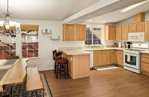 Clarkdale House | Myrinn - Game Room & Desert Views | Near Jerome