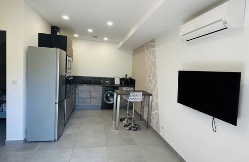 Ajaccio Apartment | N°10 Air-conditioned 2-bedroom Jacuzzi house in Ajaccio