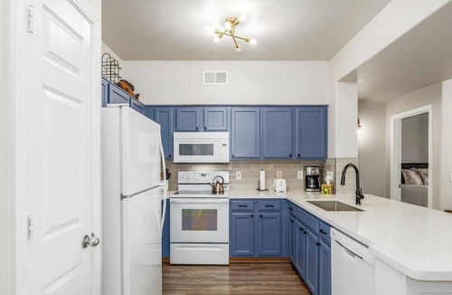 North Scottsdale Condo | N Scottsdale 2bed/2bath Fully Furnished Condo with Pool and Workout.
