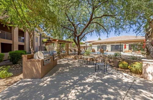 North Scottsdale Condo | N Scottsdale 2bed/2bath Fully Furnished Condo with Pool and Workout.