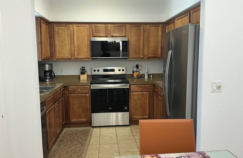 North Scottsdale House | N Scottsdale Near Mayo Clinic Stylish 1st Floor Condo King Bed Pool Gym