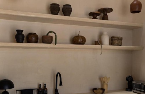 Zona Centro Apartment | Narrativ Lofts - Lira - Mid Century Cozy Retreat