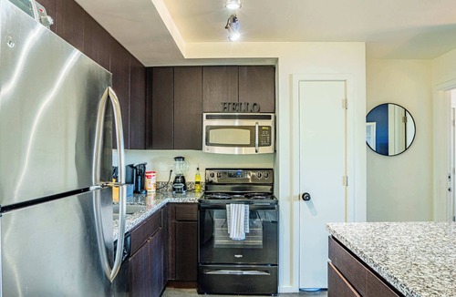 Evans Churchill Apartment | Near ASU & DT PHX | Pool, Gym, Parking, W/D