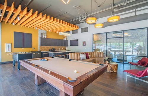Evans Churchill Apartment | Near PHX Airport | Balcony,W/D,Pool,Gym & Parking